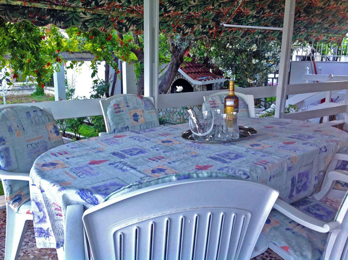 Villa Fofo - Beautiful Sea Front Villa With 650M2 Garden Nea Kallikrateia Exterior foto