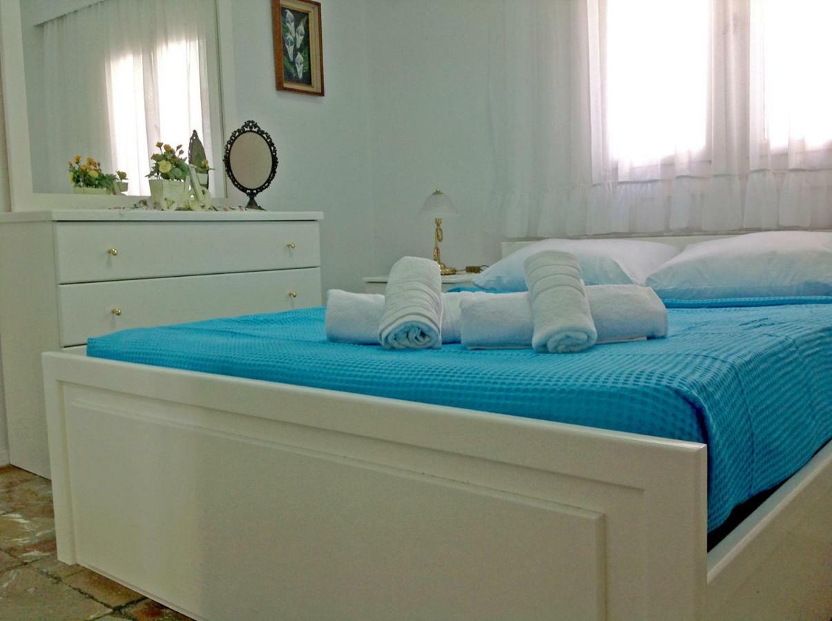 Villa Fofo - Beautiful Sea Front Villa With 650M2 Garden Nea Kallikrateia Exterior foto
